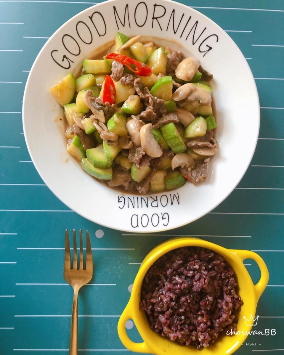 杂菇凉拌鸡胸肉丝减肥瘦身餐