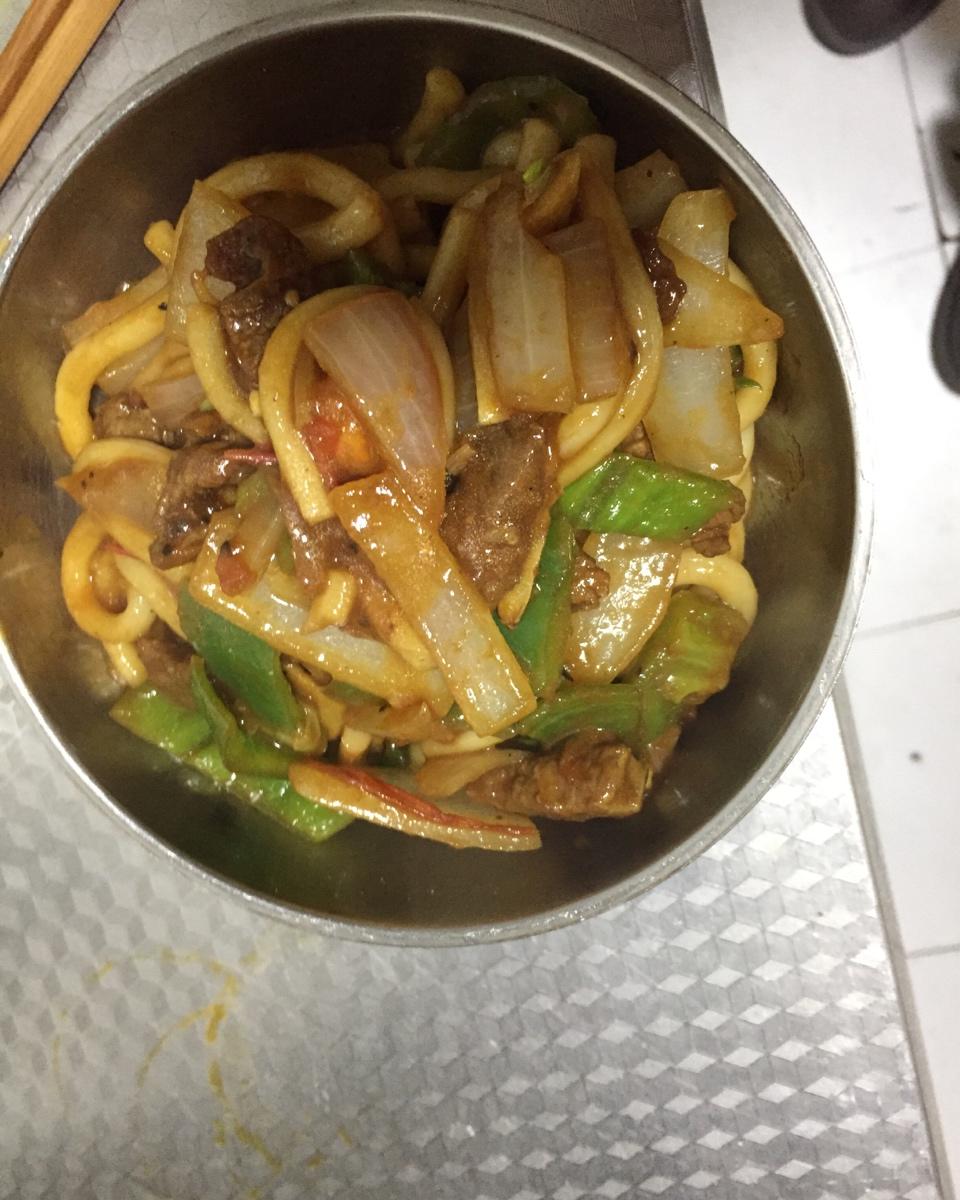 上桌秒光的黑椒牛肉乌冬面