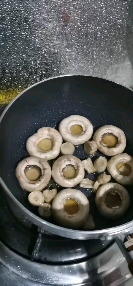 鲜掉眉毛口蘑汤