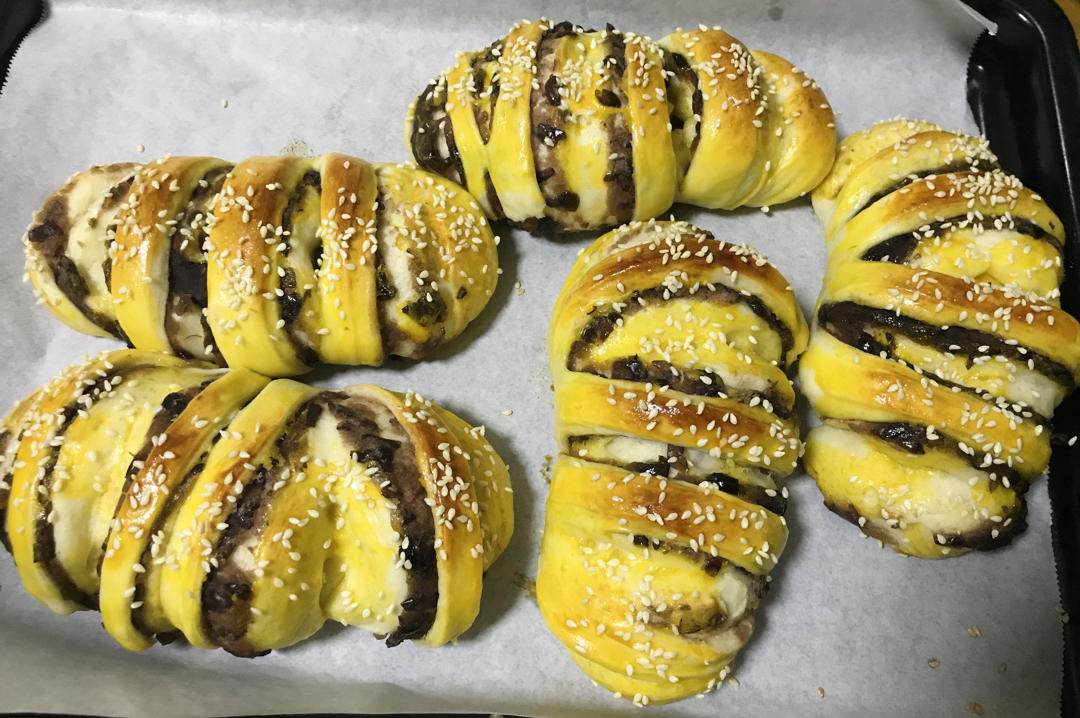 儿时味道之入门级老式毛毛虫红豆沙面包