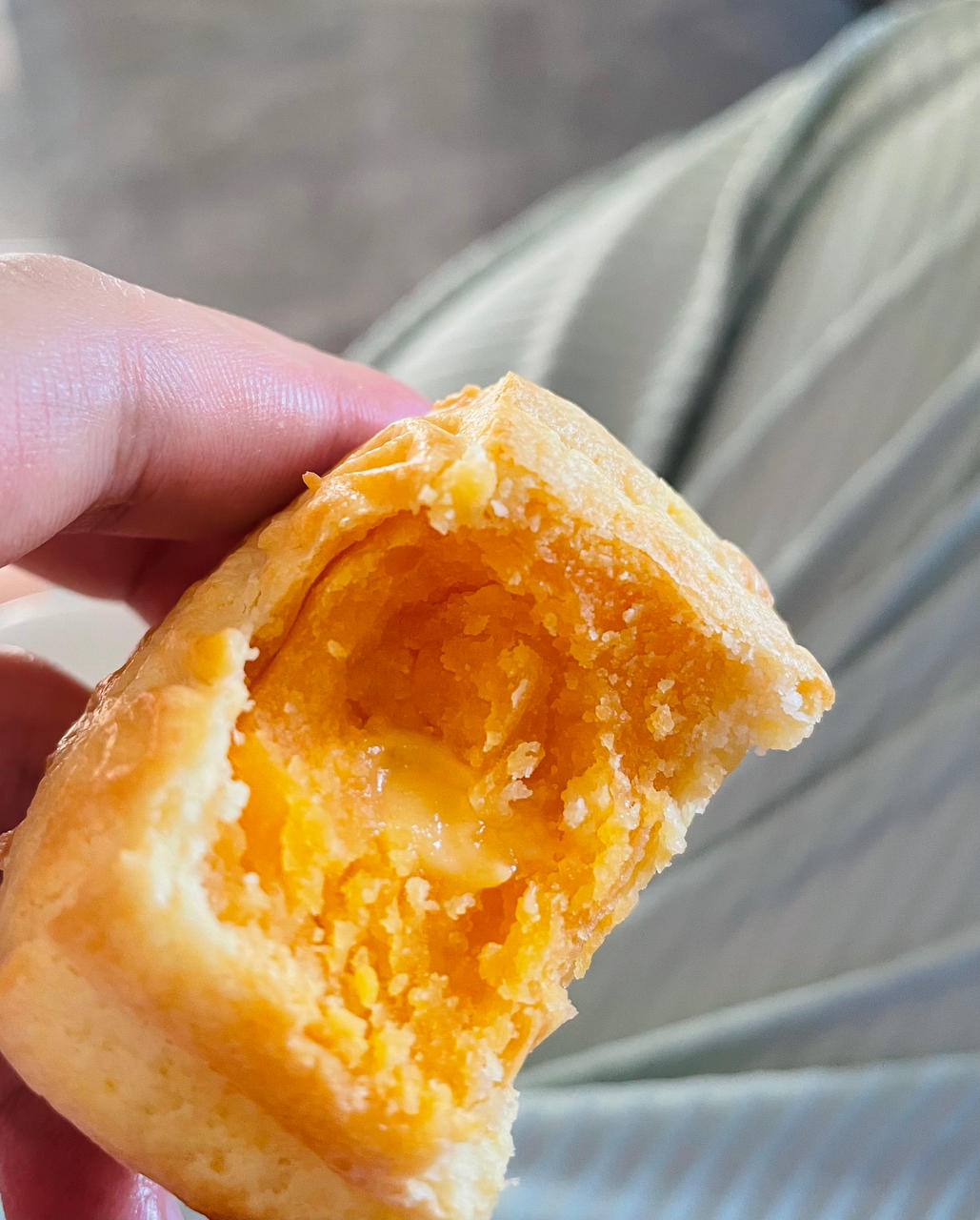 💃奶黄流心月饼——这是可以让你坐稳朋友圈厨霸位置的月饼🥮，没人点赞算我输👎