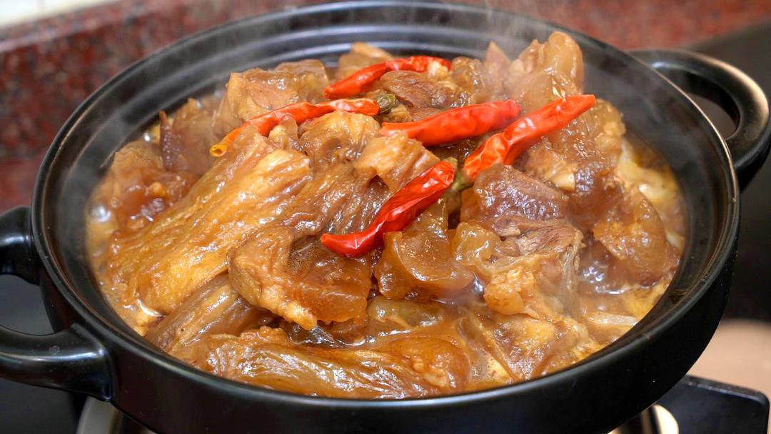 沙茶牛蹄筋煲的做法