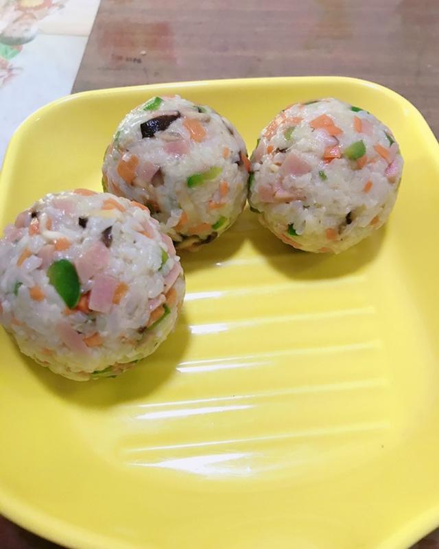 小盆友超爱的肉松饭团子