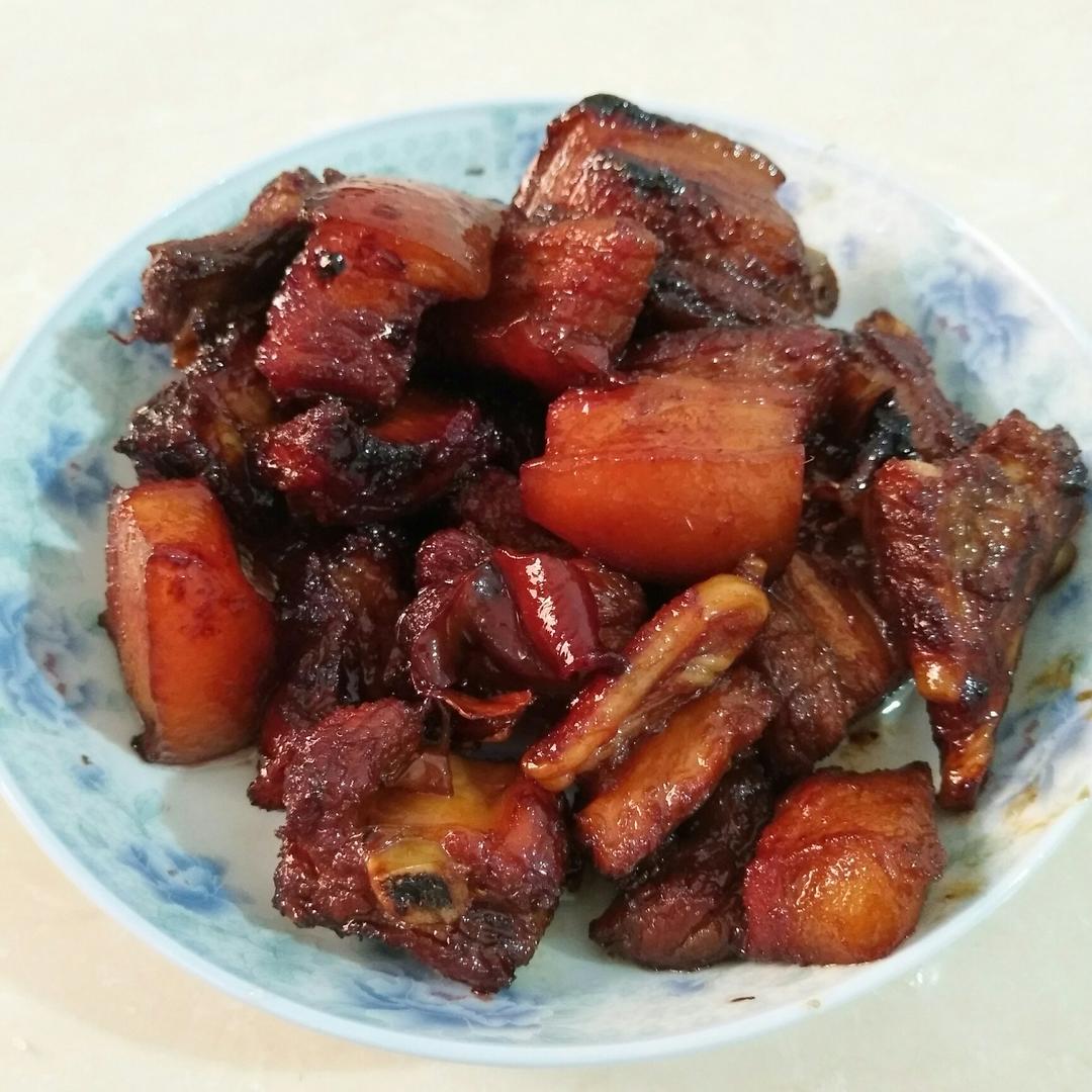 吃着碗里望着锅里的红烧肉