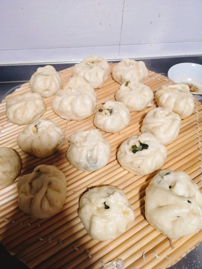 韭菜木耳鸡蛋包子