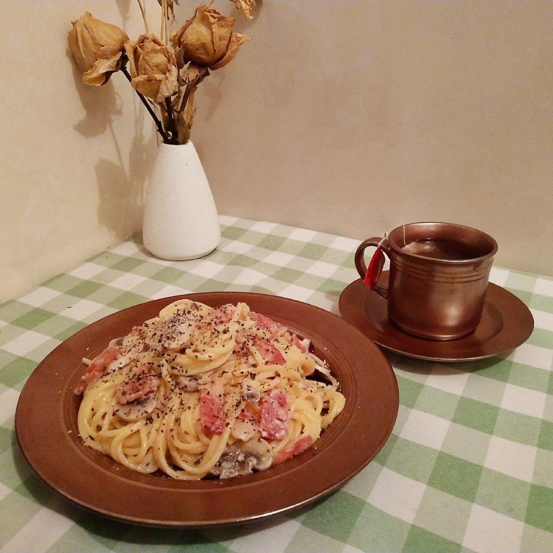 白蘑菇奶油培根意面