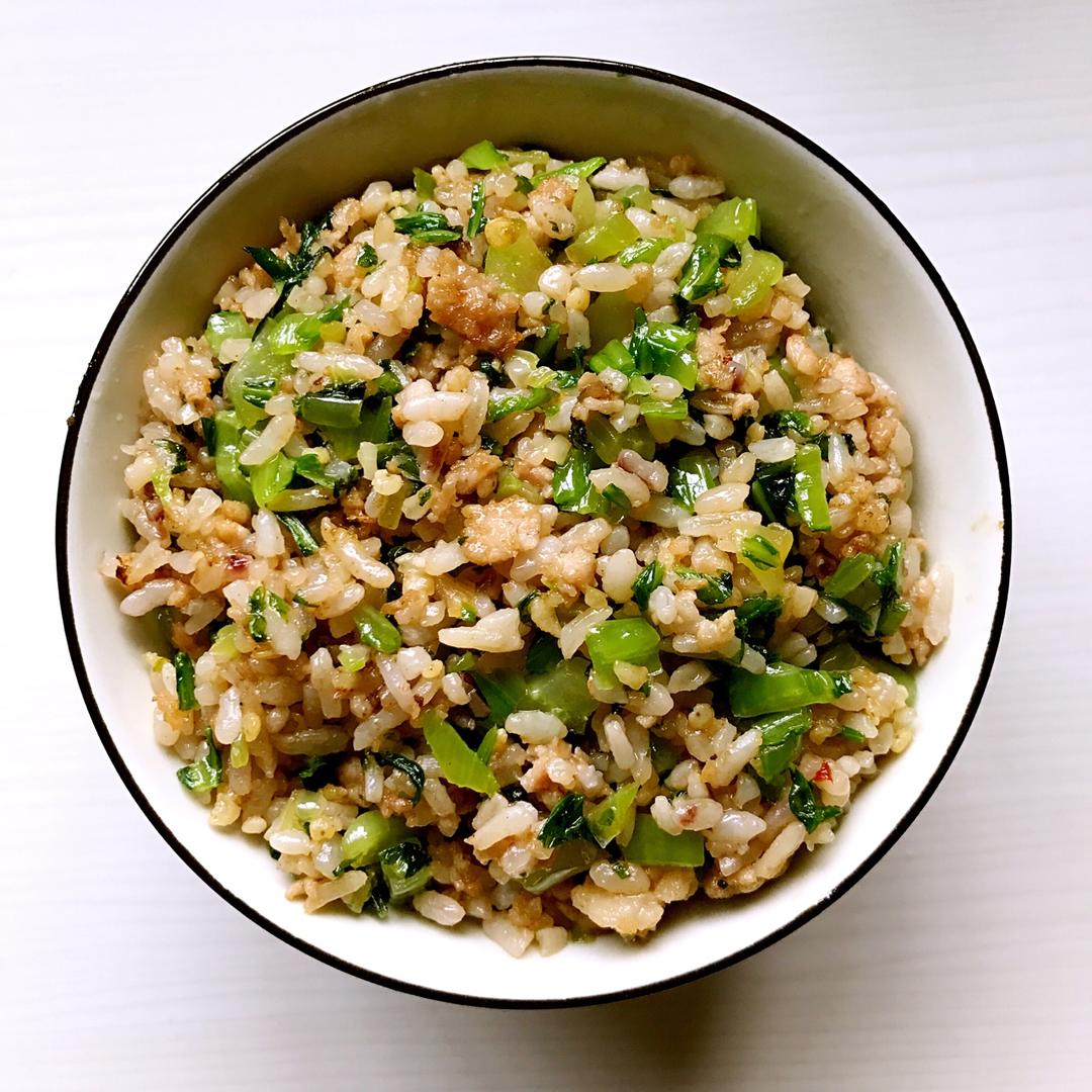 小碗切粉做的芥菜炒饭