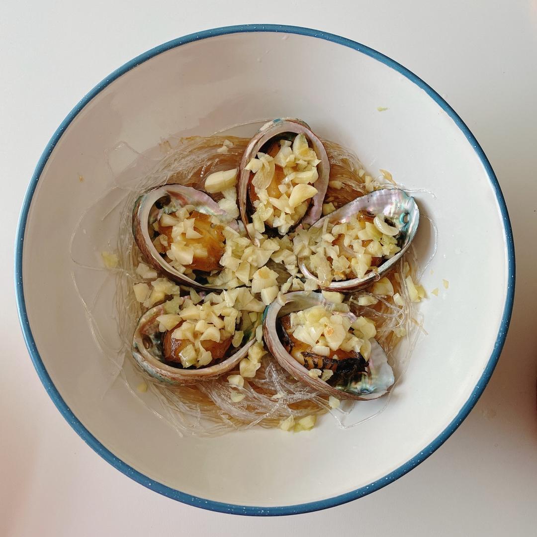 蒜蓉蒸鲜鲍