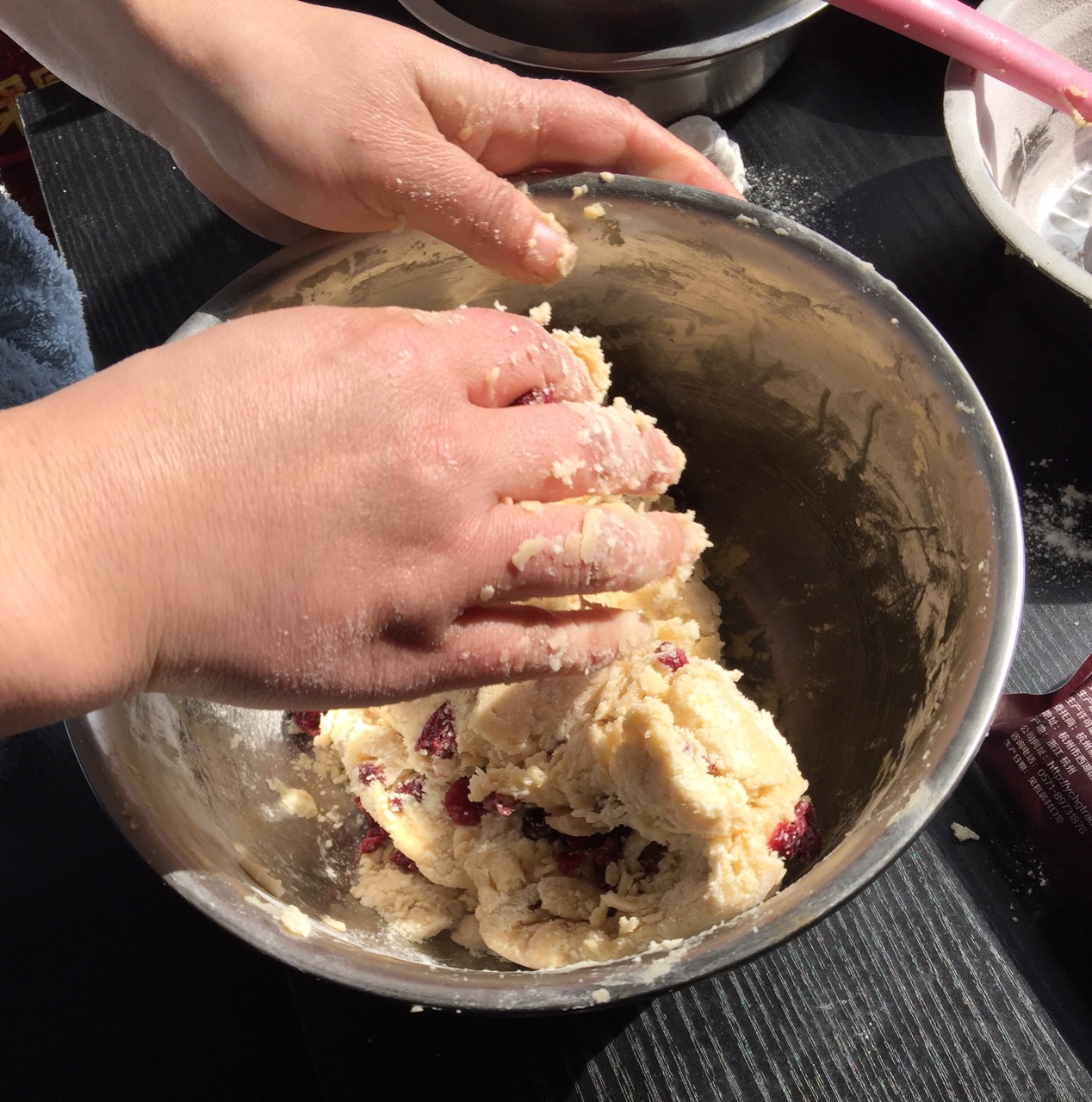 冷冻香草蔓越莓曲奇饼干的做法 步骤4
