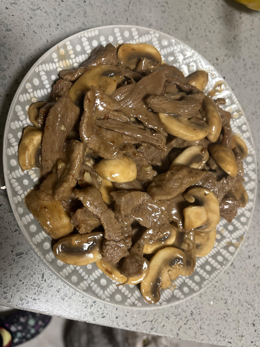 🤤香味浓郁：蒜香口蘑牛肉粒