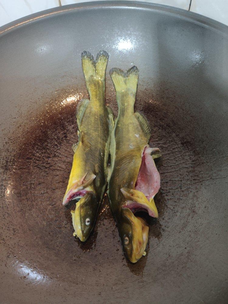 鲜掉舌头的黄骨鱼炖豆腐（教你10分钟煮出美味奶白鱼汤）