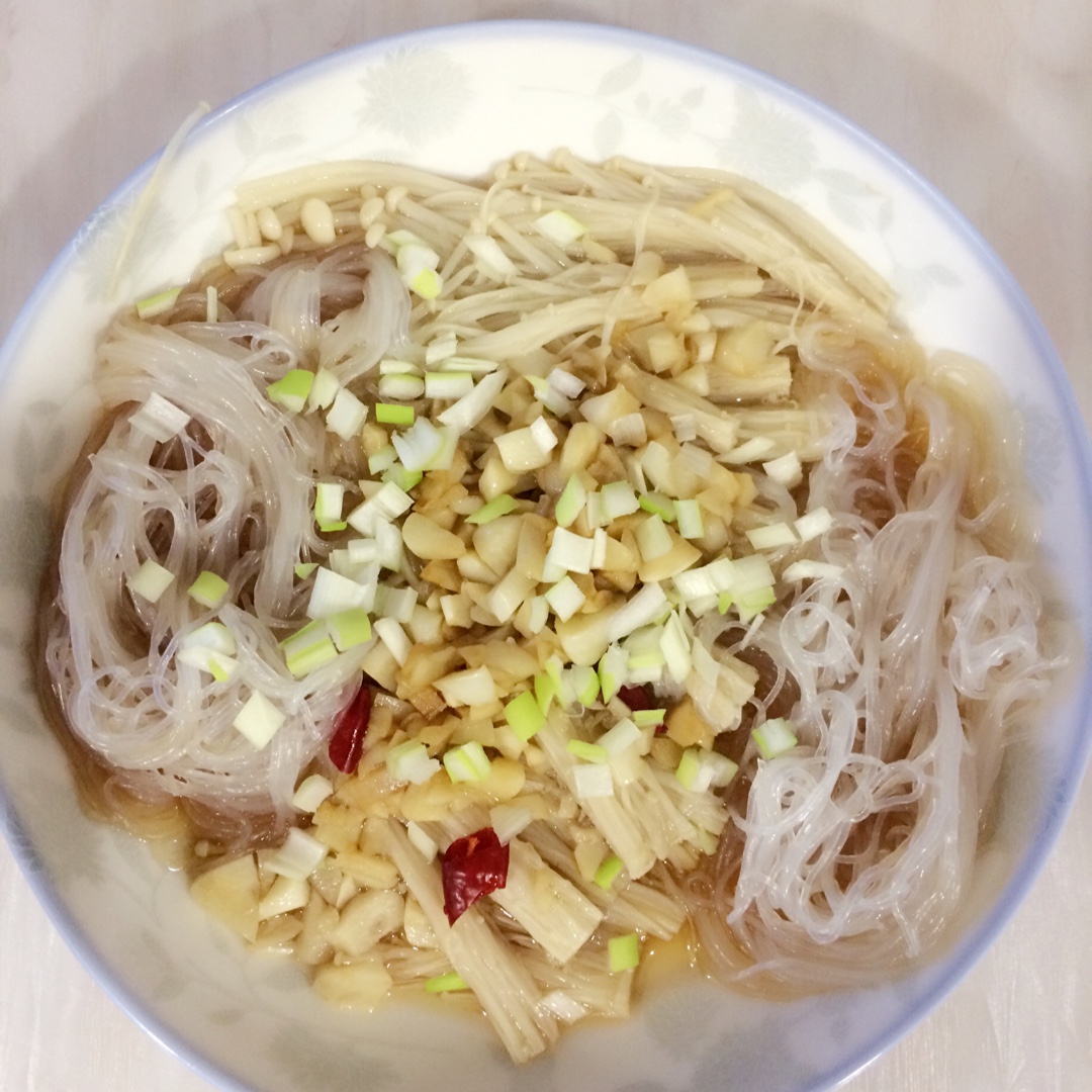 蒜蓉蒸金针菇粉丝（小心上瘾）