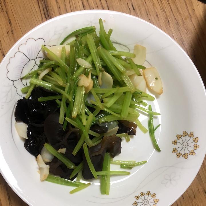 西芹百合炒木耳