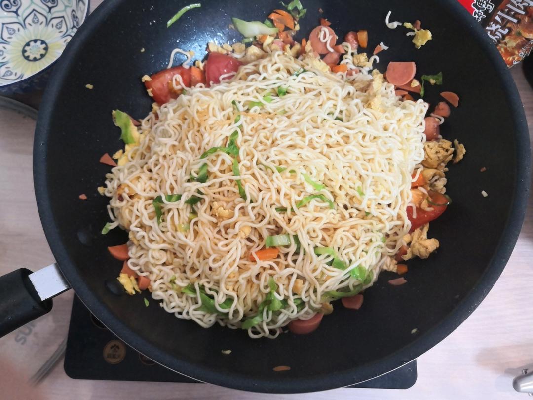 路边摊风味炒方便面