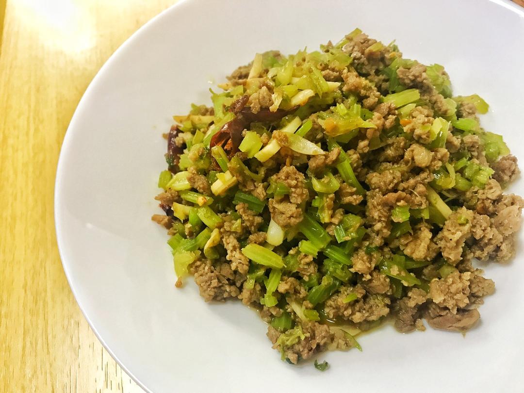 芹菜牛肉末「下饭神器」