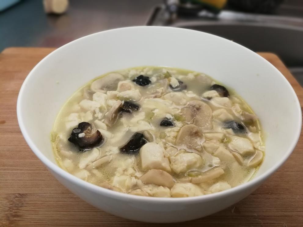 海参豆腐煲（小美锅菜谱）的做法