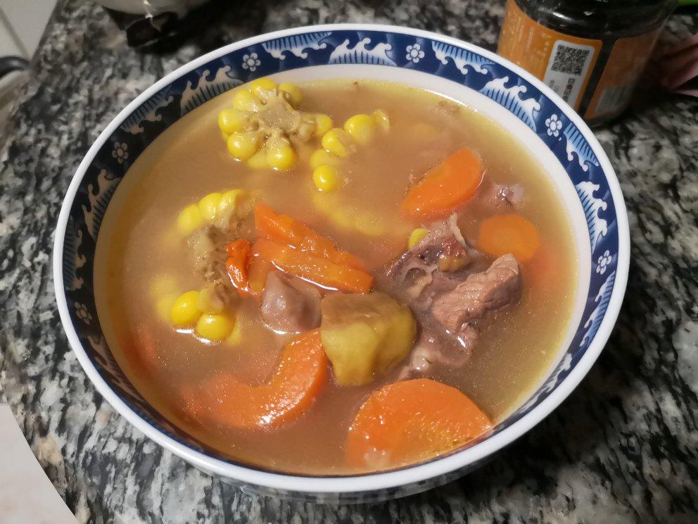 广东靓汤—板栗玉米排骨汤