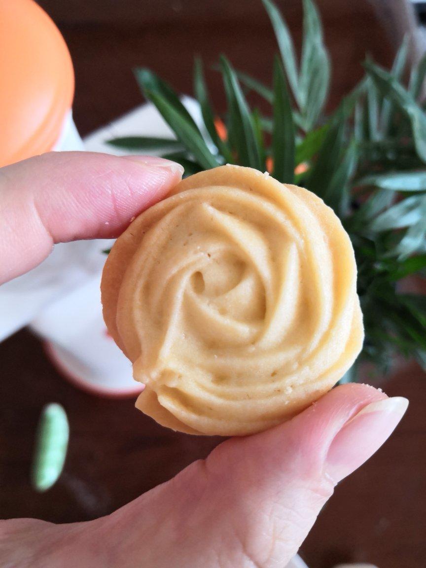 没有黄油也同样做出香酥不腻，花纹立体清晰的曲奇