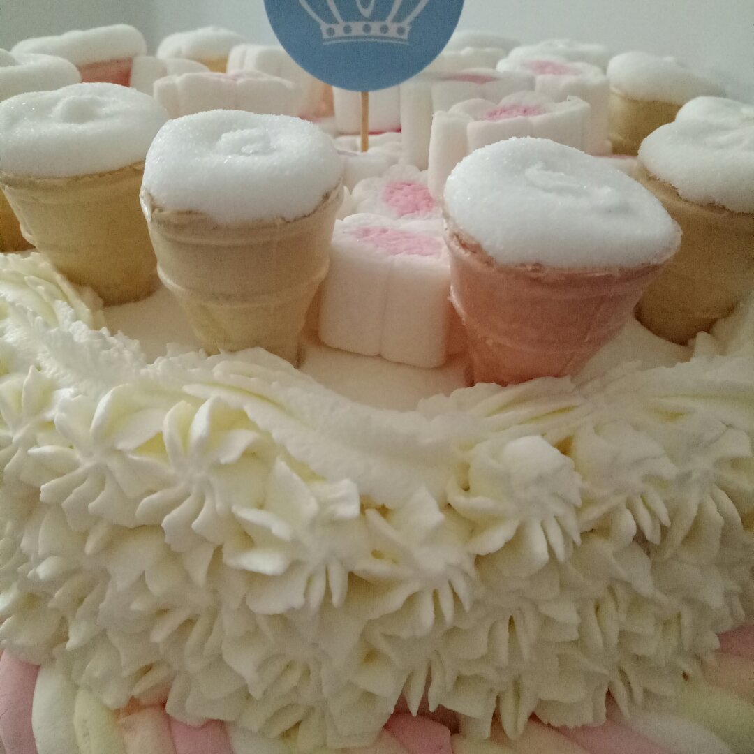 草莓棉花糖生日蛋糕