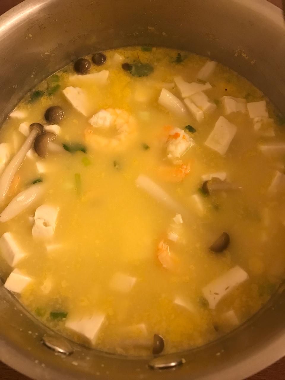 蟹味菇金汤鲜虾豆腐羹