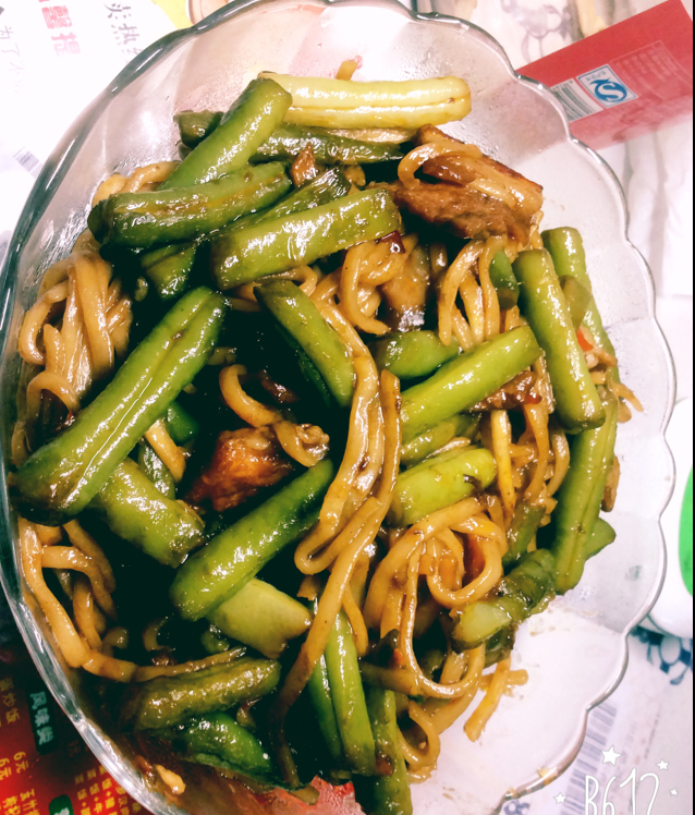 最适合夏天的一锅出--酱香豆角焖面