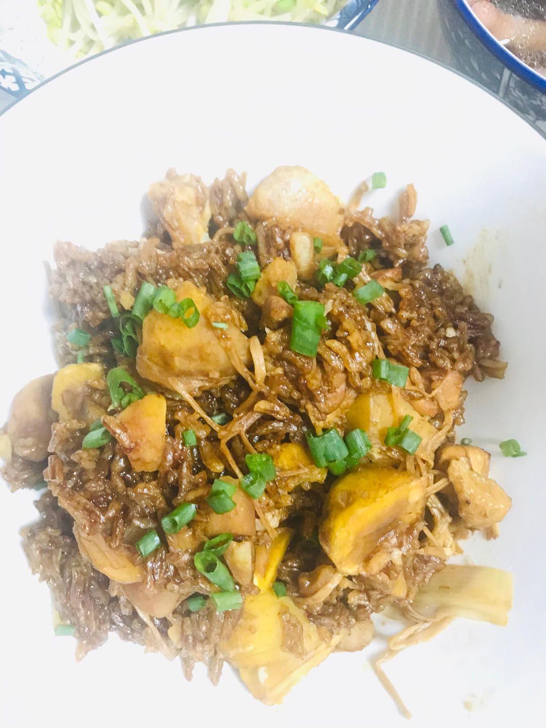 【电饭煲板栗鸡腿焖饭】