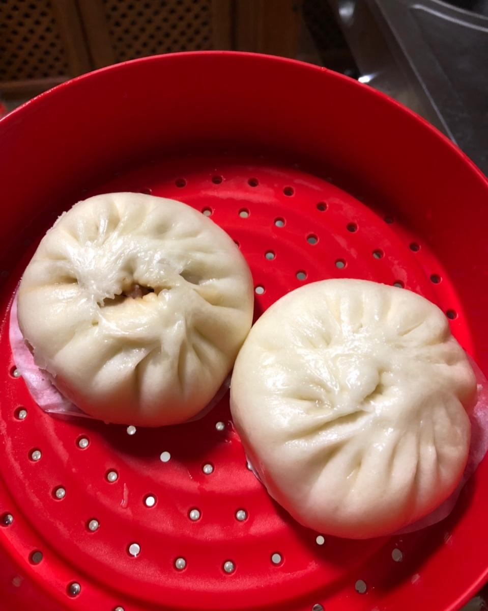 云朵般松软爆浆蜜汁叉烧包