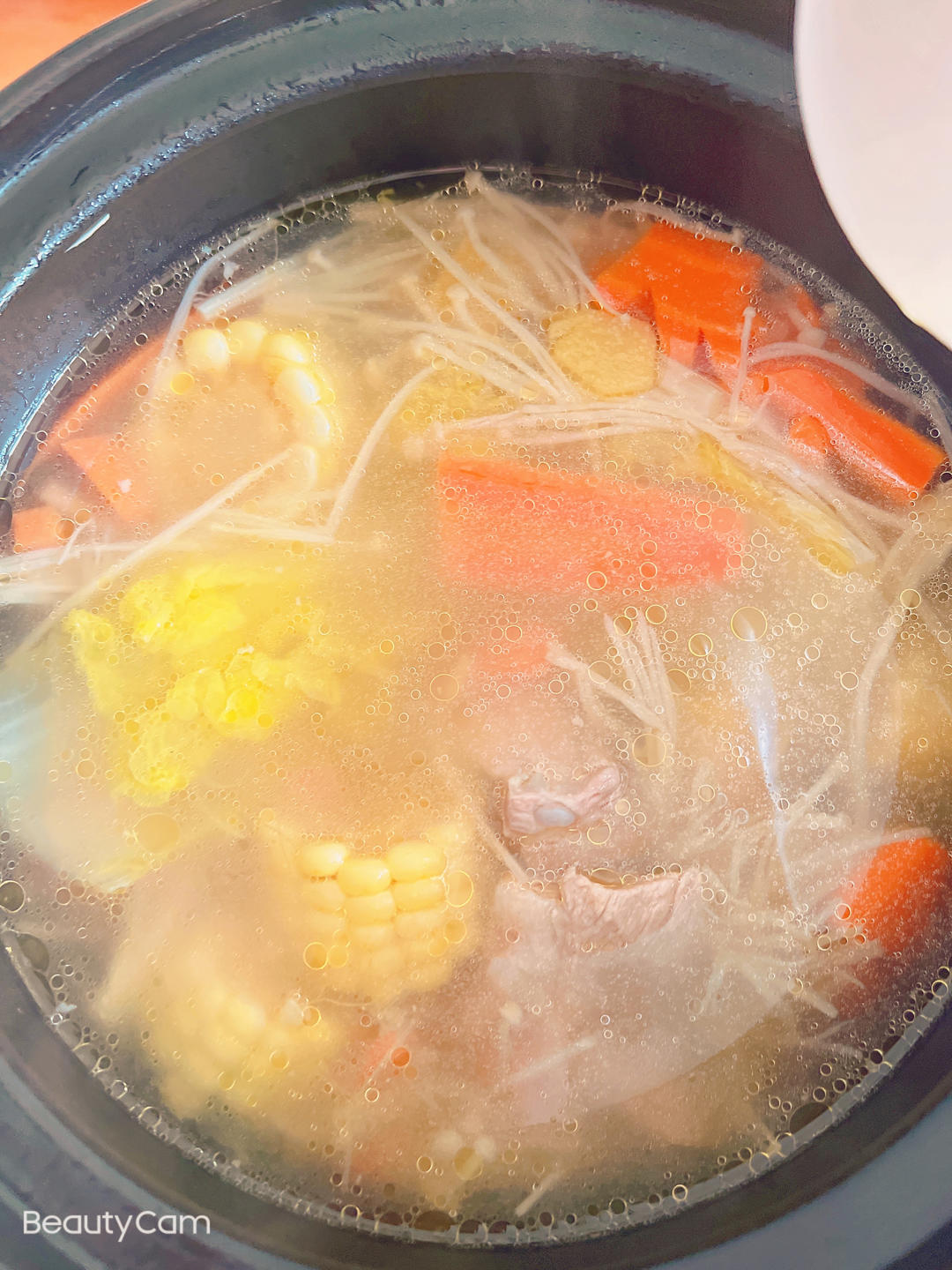 胡萝卜玉米排骨汤