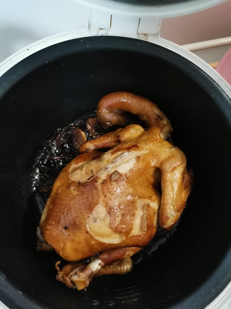 懒人版电饭煲焖整鸡（不加一滴水，肉质酥烂入味！）