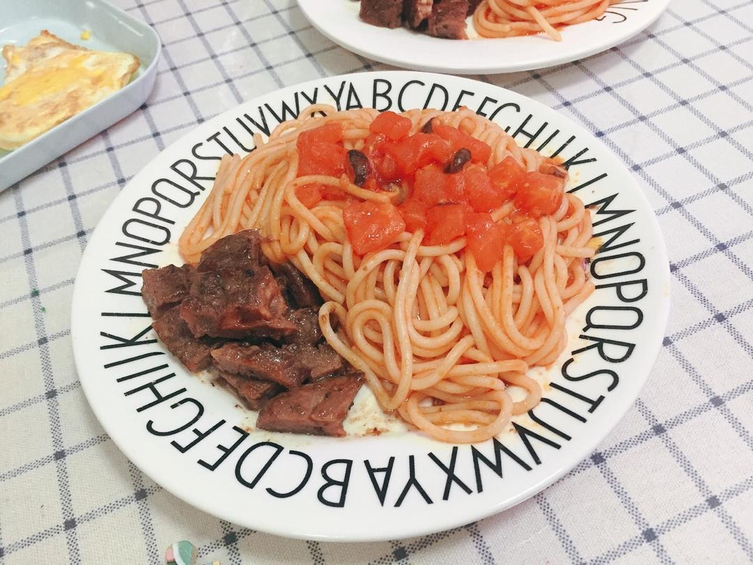 番茄肉酱意大利面