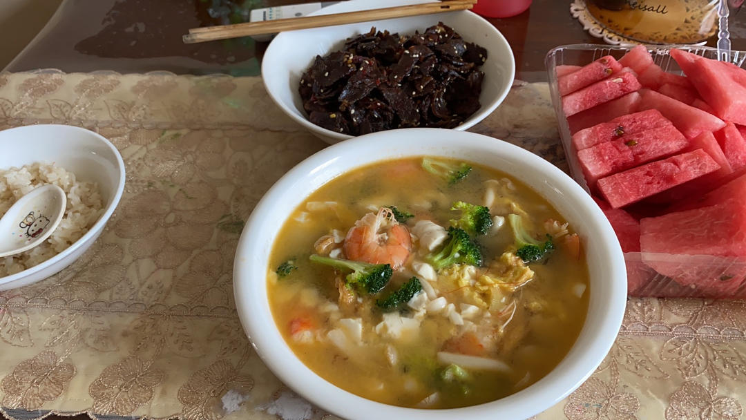 豆腐鲜虾菇菌汤