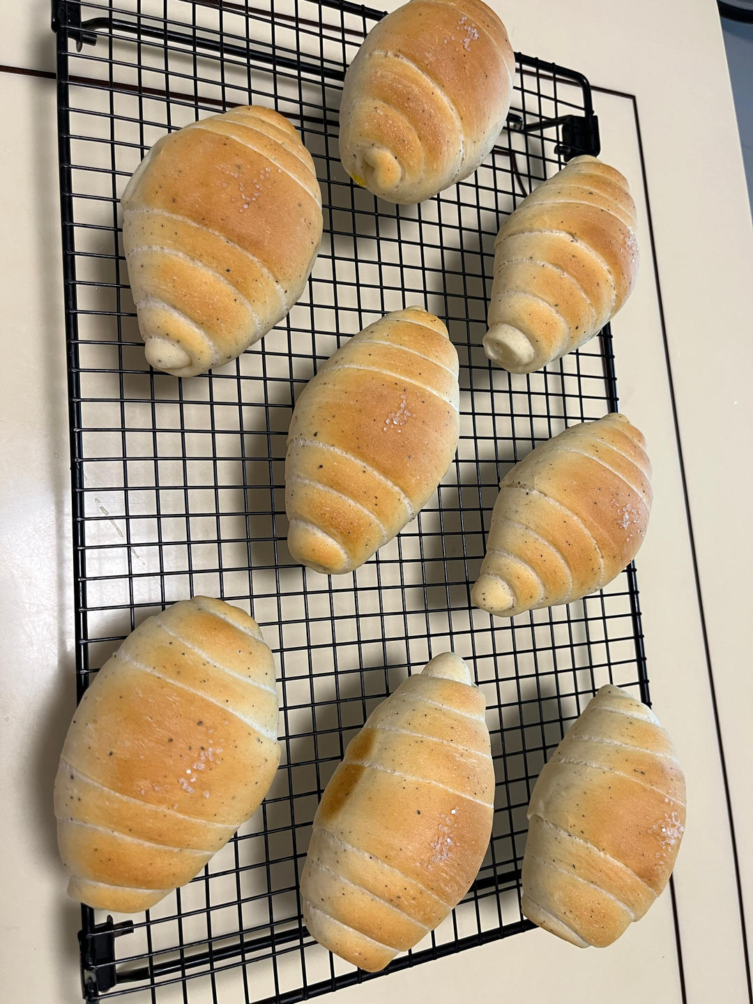 椒叶香肠芝士日式海盐面包卷｜任何人不知道这款我都会伤心