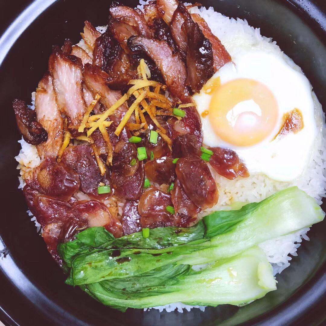 广式腊味煲仔饭