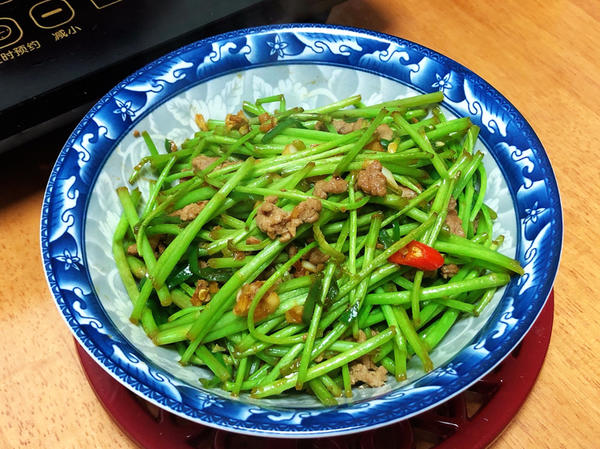 藜蒿炒腊肉