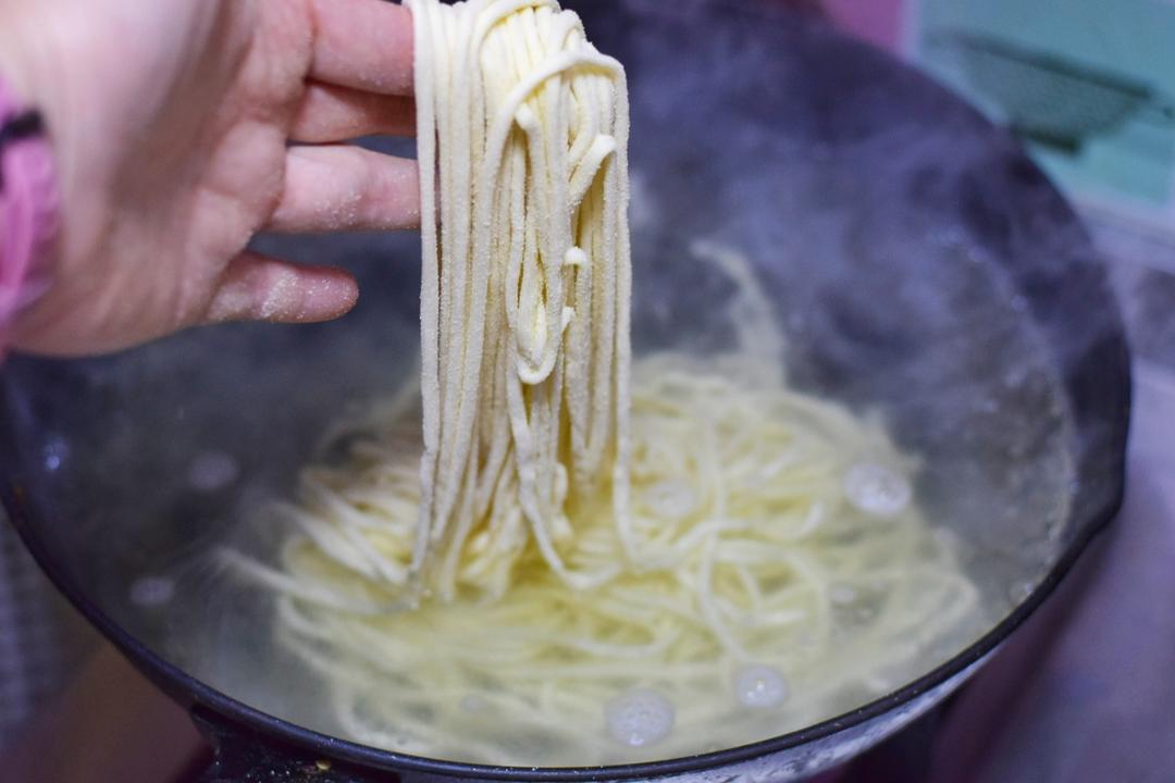 美味可口-鸡蛋虾皮炸酱面的做法 步骤8