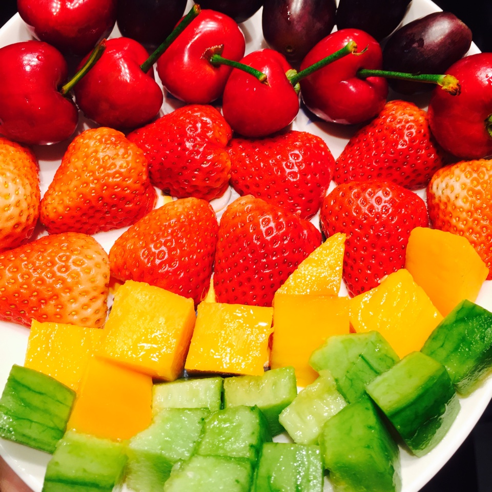 高h高做的彩虹水果荟