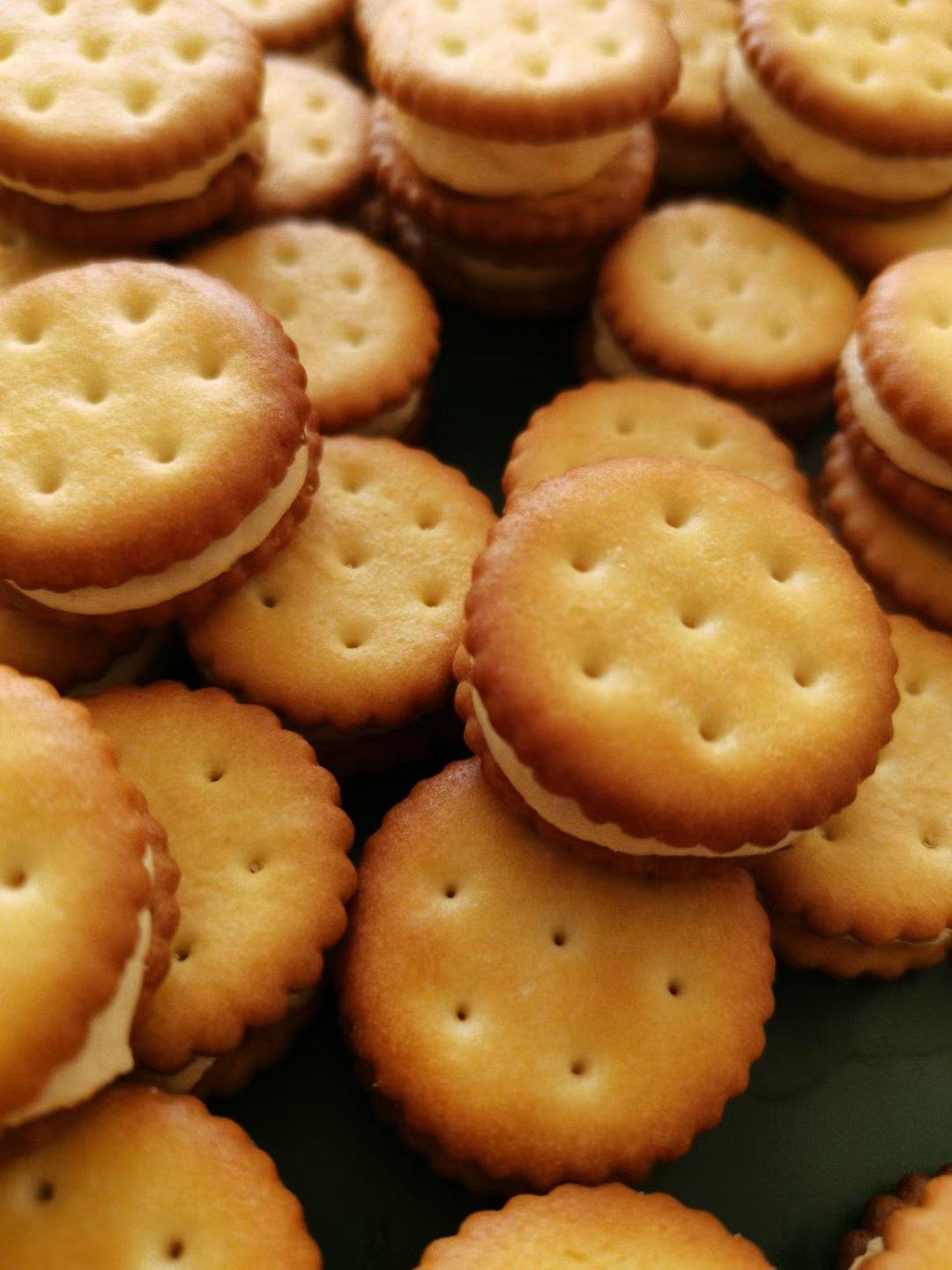 会拉丝的纽扣小饼干