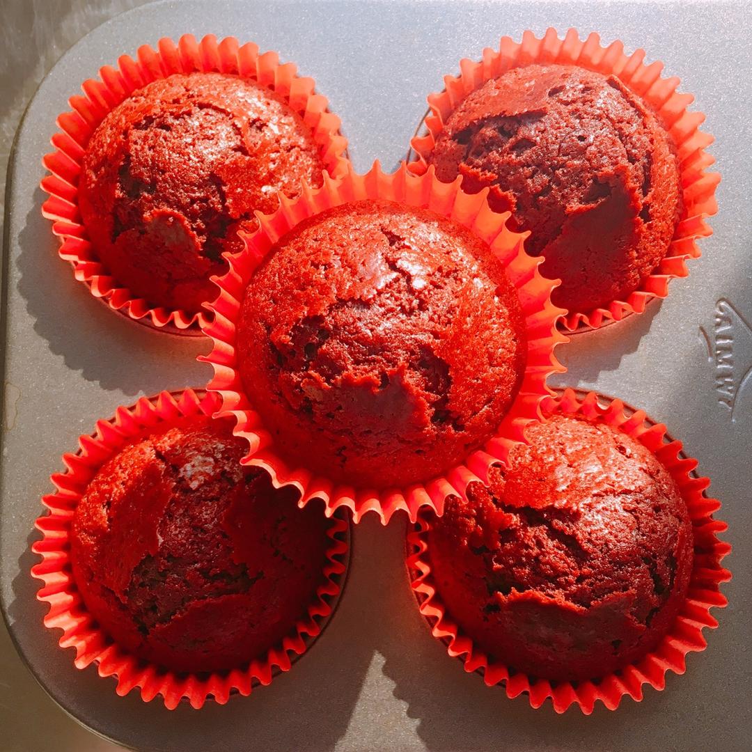 卉婷w做的红丝绒纸杯蛋糕