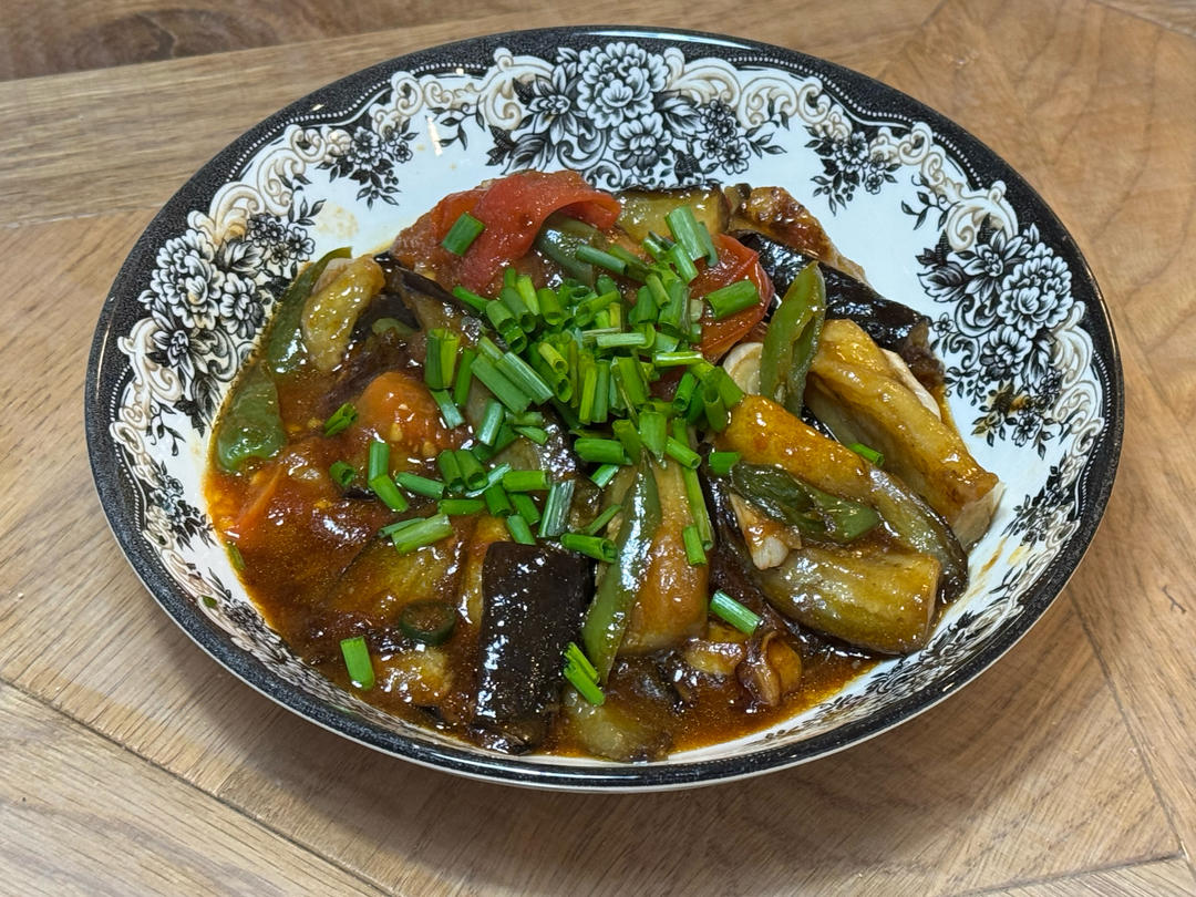 红烧茄子（佐西红柿尖椒）