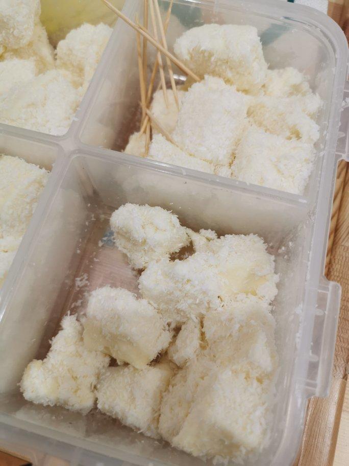 完胜85度C牛奶椰丝小方