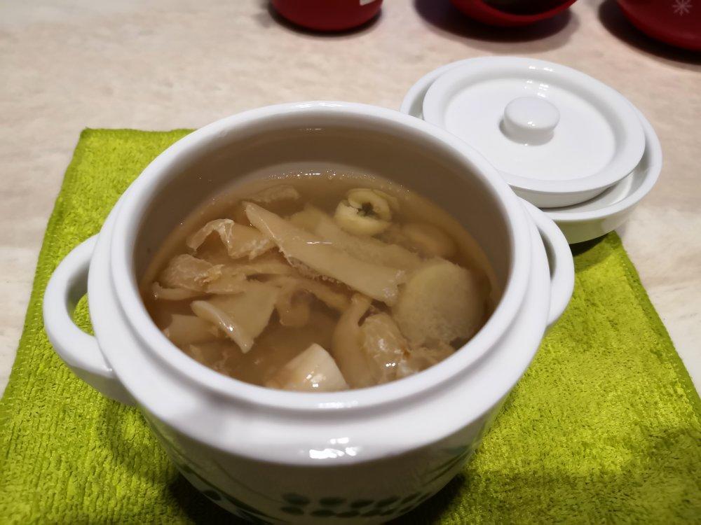 花胶瑶柱炖瘦肉