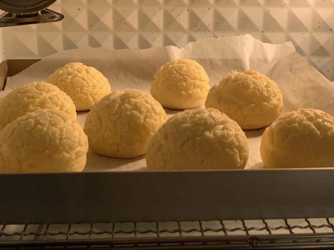 一口就爆浆的卡士达酥皮泡芙