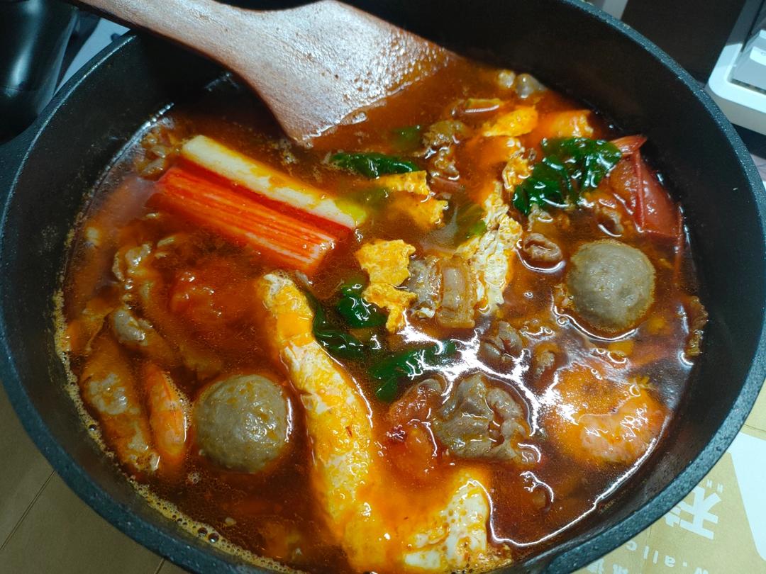 金针菇肥牛番茄锅