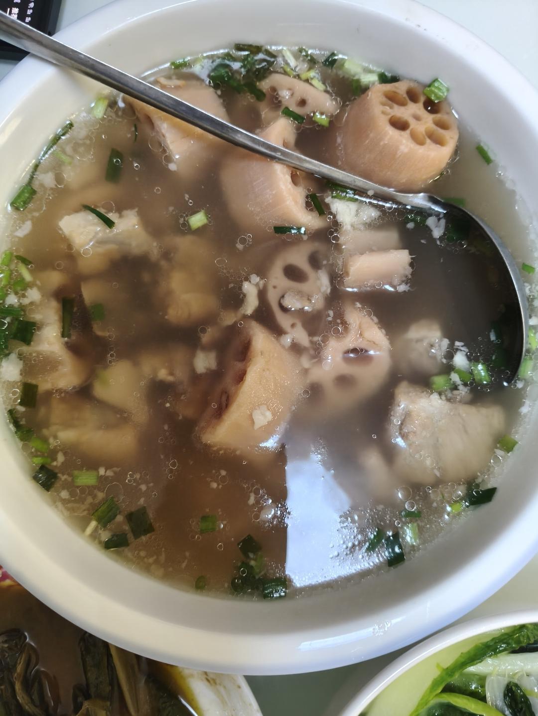 排骨炖莲藕的做法