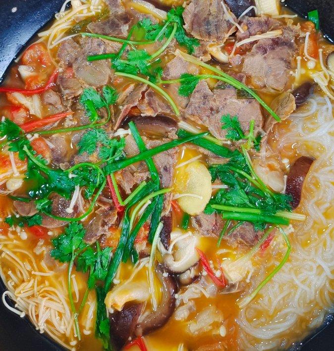 金针菇牛肉煲