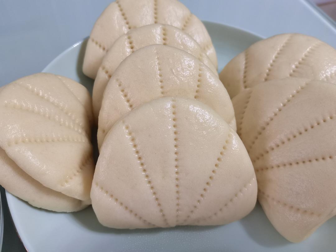 荷叶饼夹（晚上睡前和面团，早上起来蒸的荷叶馒头饼，夹点菜，超好吃😋）