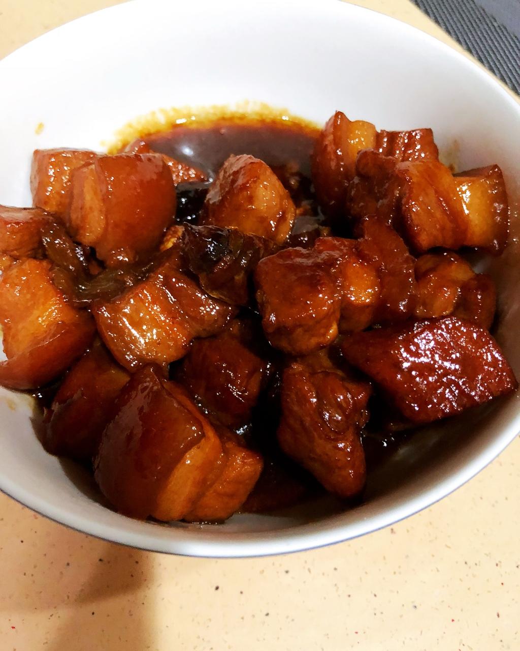 吃着碗里望着锅里的红烧肉