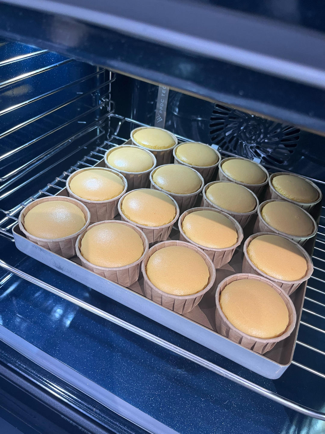 不开裂不回缩的原味纸杯蛋糕