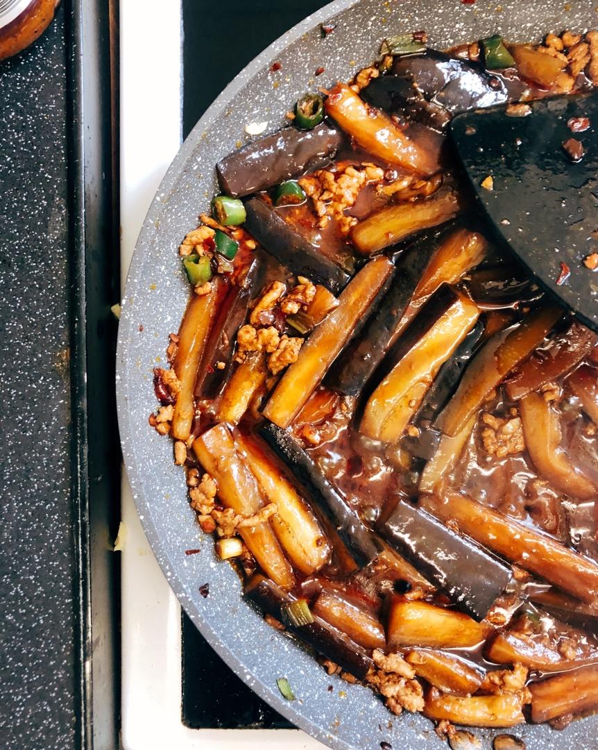 开胃下饭菜！巨简单的家常鱼香茄子煲