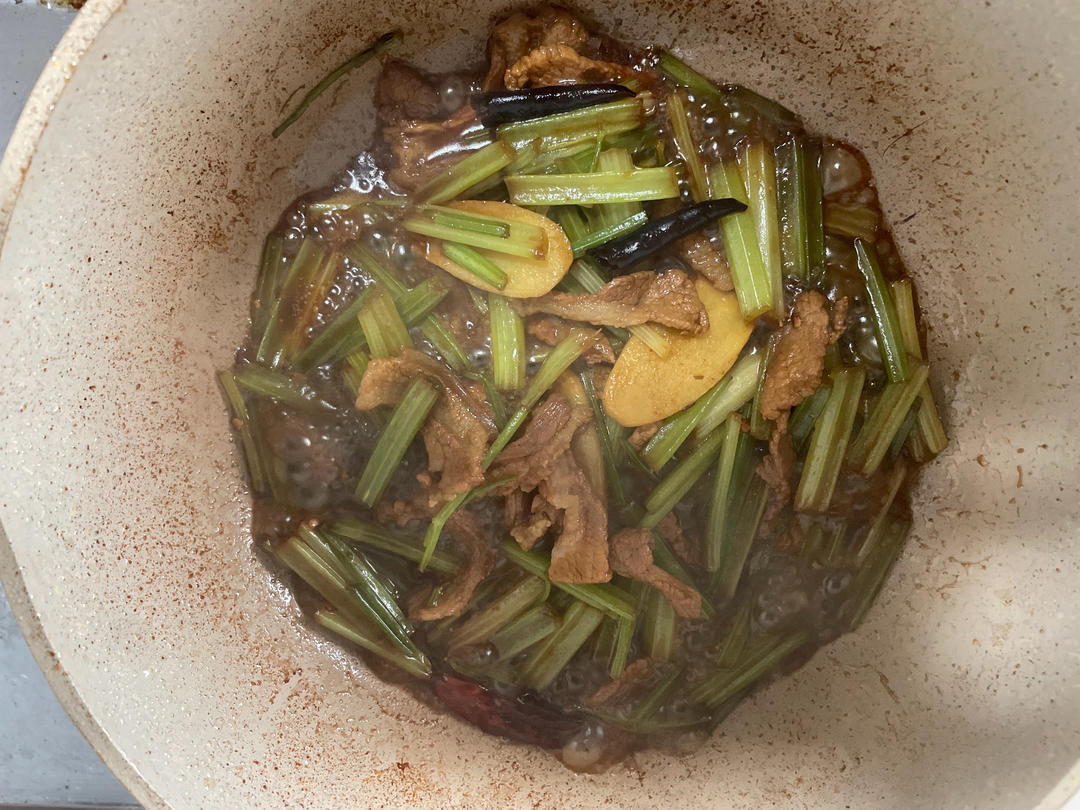 芹菜炒肉